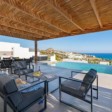 ヴィラ Rocabella With Heated Pool & Jacuzzi In Lindos Vlicha