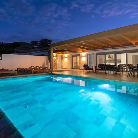 Rocabella With Heated Pool & Jacuzzi In Lindos 빌라