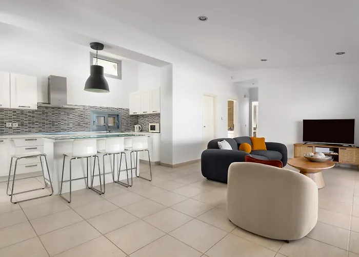 Villa Rocabella With Heated Pool & Jacuzzi In Lindos