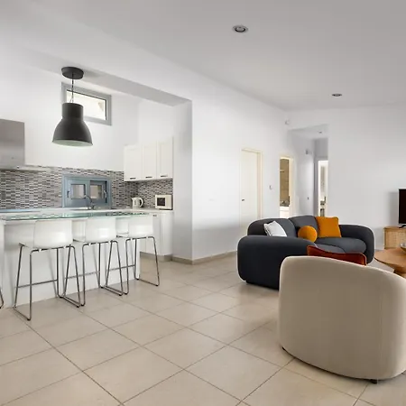 Villa Rocabella With Heated Pool & Jacuzzi In Lindos