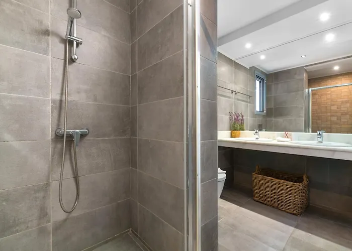 Villa Rocabella With Heated Pool & Jacuzzi In Lindos Vlicha (Rhodes)